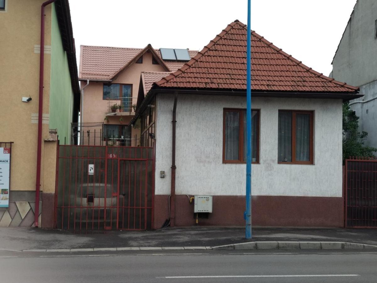 Casa Charlot Lägenhet Braşov Exteriör bild